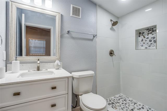 Building Photo - 902 Clark St