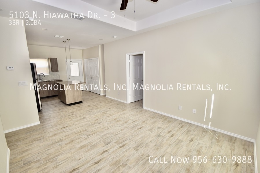 Building Photo - 5103 N Hiawatha Dr