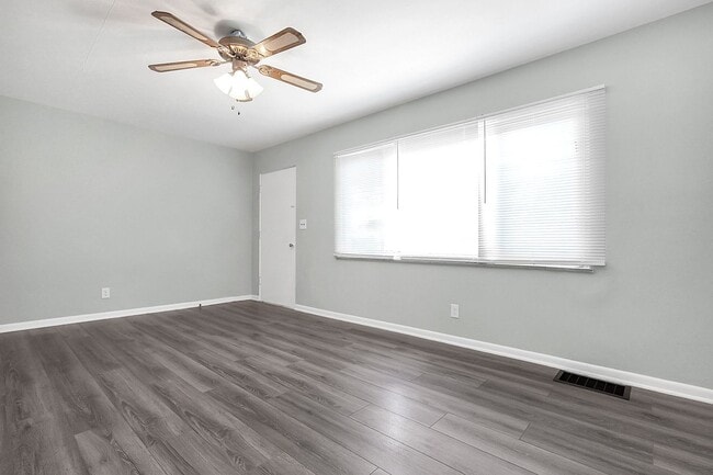 Building Photo - Newly Updated 3 Bedroom Home with Garage &...