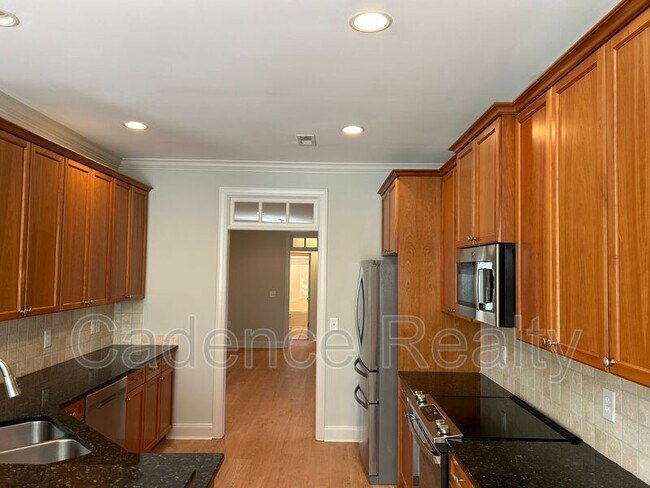 Building Photo - 814 Lambrook Dr