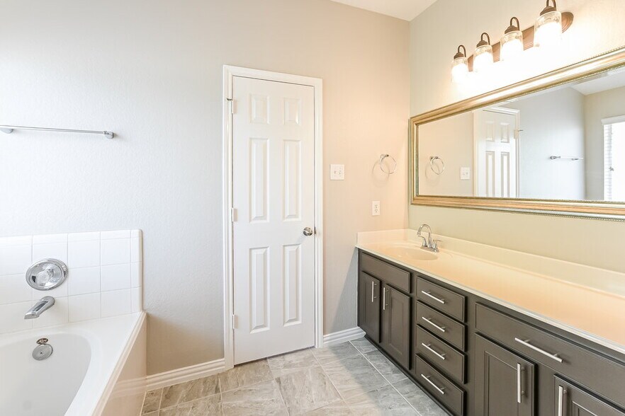 Building Photo - 21323 Bella Dulce Ct