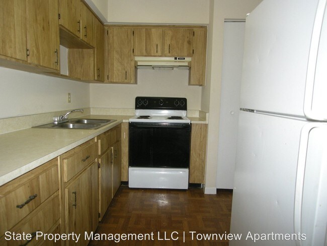 Building Photo - 38112 Townview Ave