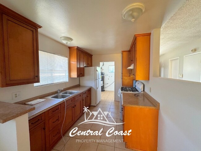 Building Photo - 0 W Camino Colegio