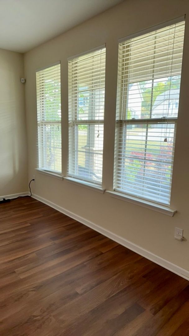 Building Photo - Experience the perfect blend of comfort & modern living in this beautiful home located in Northea...