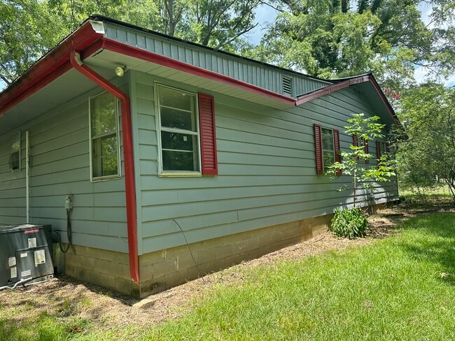 Building Photo - 107 Chesterville Rd