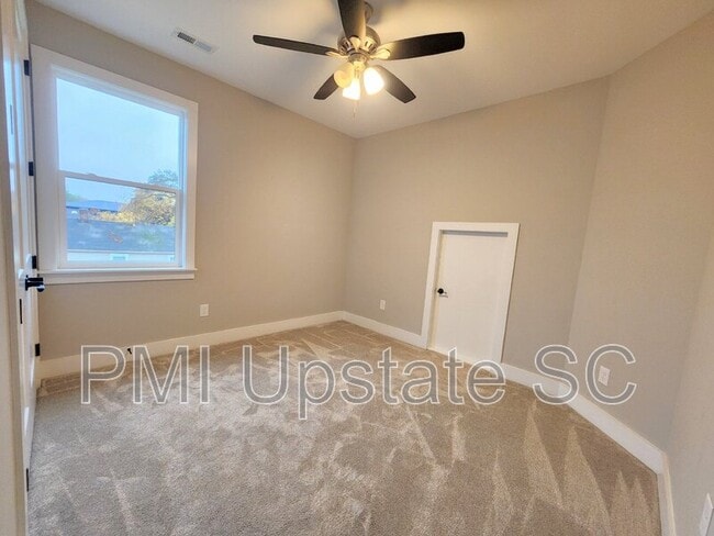 Building Photo - 6 Dean St