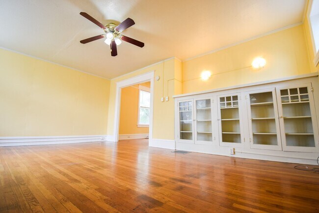 Building Photo - CLE-4637