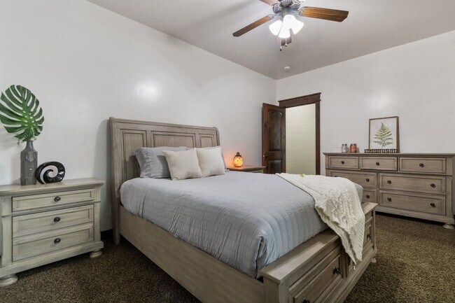 Building Photo - 5605 N Morpheus Pl