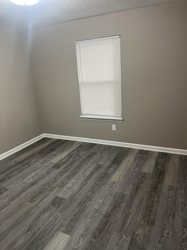 Building Photo - 616 S Lakehurst Dr