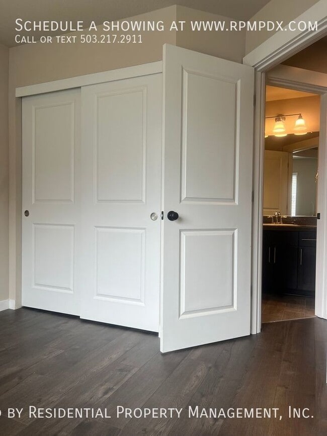 Building Photo - 14075 SW Compass Dr