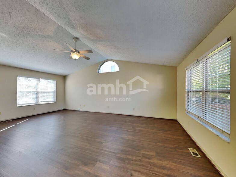 Building Photo - 2097 Earlsway Dr