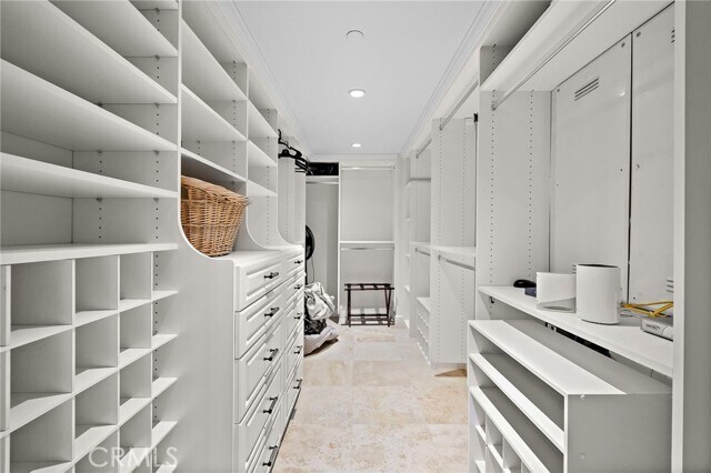 Building Photo - 900 E Balboa Blvd