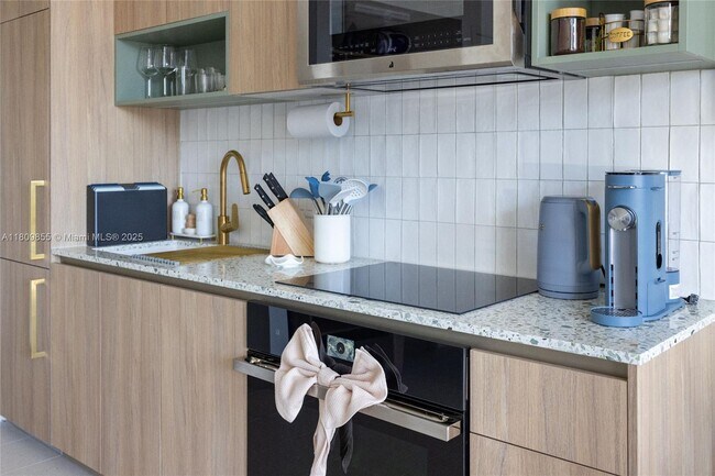 Building Photo - 159 NE 6th St