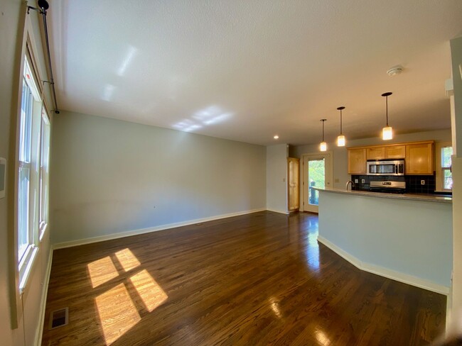 Building Photo - HALF OFF FIRST MONTH - Two Bed Condo in Th...