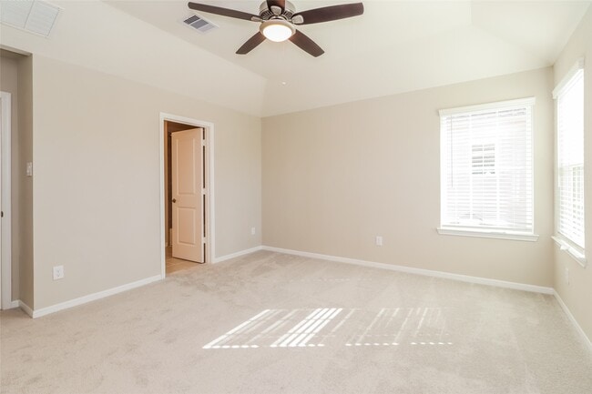 Building Photo - 9845 Crescent Cove Dr