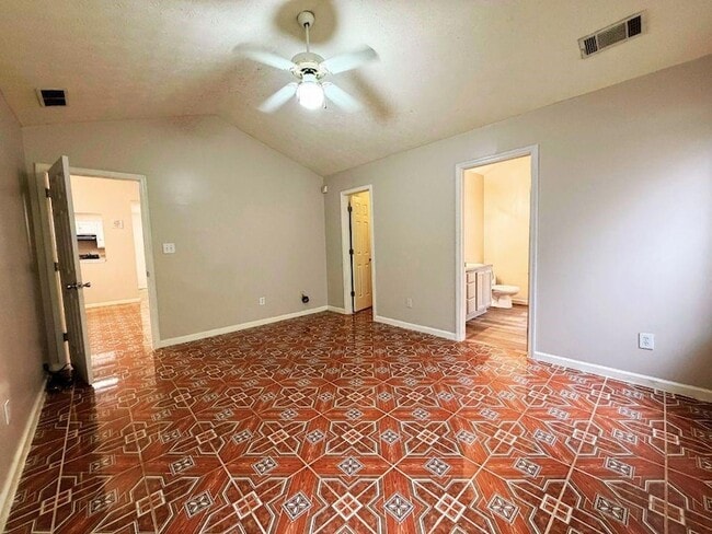 Building Photo - 5410 Twin Lakes Dr