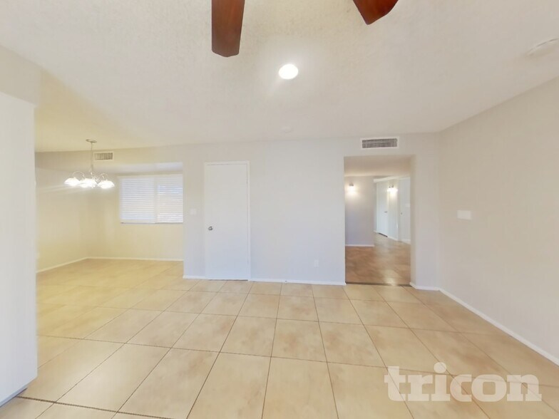 Building Photo - 3729 W North Ln