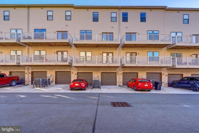 Building Photo - 44848 Tiverton Sq