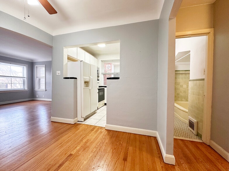 Building Photo - 5816 Mardel Ave