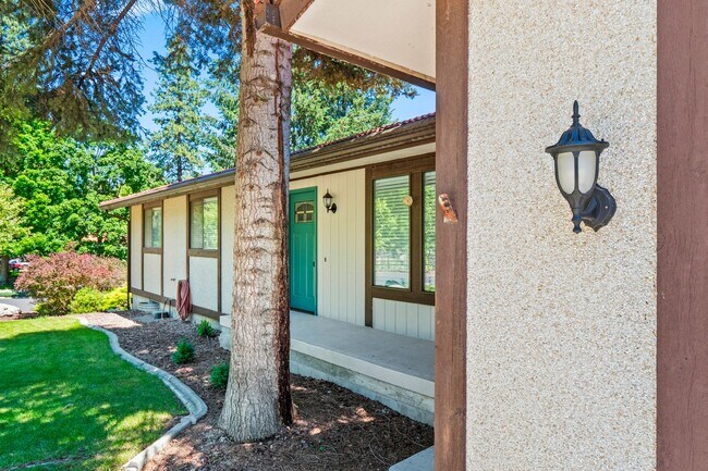 Building Photo - 4 Bed 3 Bath Home in Cul-de-sac with Massive 18X40 insulated shop