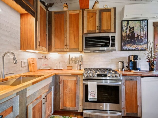 Building Photo - 9987 S Overlook Rd