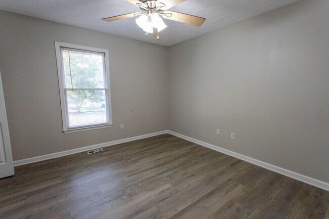 Building Photo - 321 Oak Meadows Dr