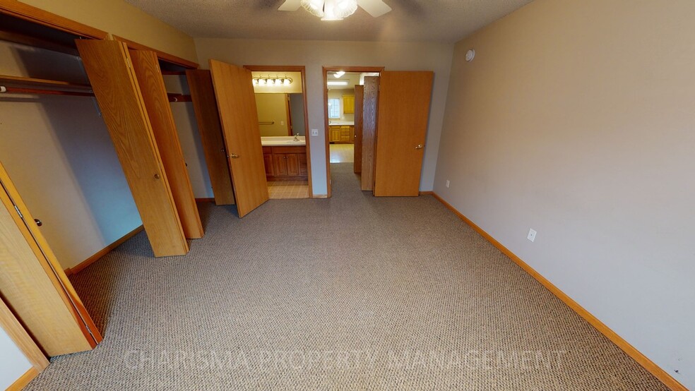 Building Photo - 401 S Bahnson Ave