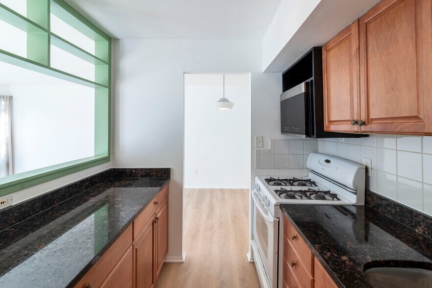 Building Photo - 104 Birch St