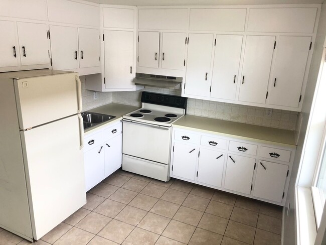 Building Photo - 719-721 E. Monroe