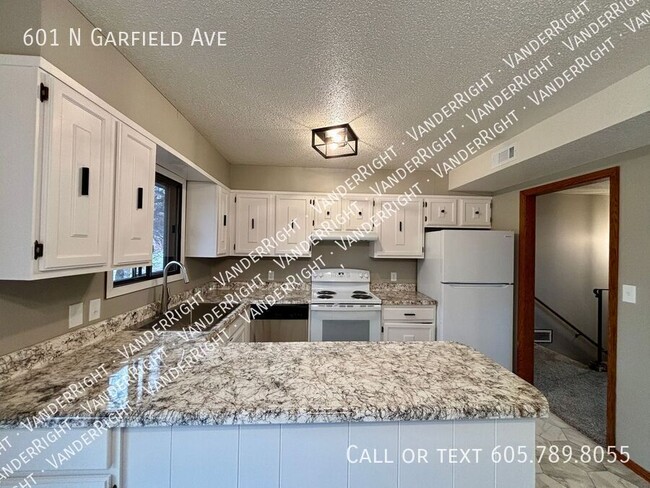 Building Photo - 601 N Garfield Ave