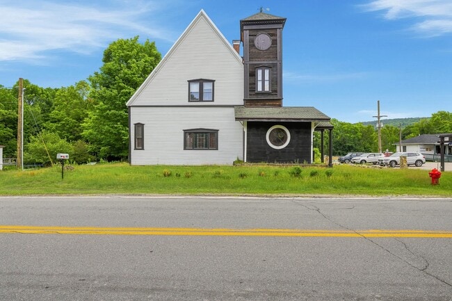 Building Photo - 42 Maple St