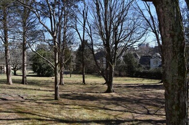 Building Photo - 4BR/3BA | Newly Renovated Single Family Home | Large backyard | In West Knoxville!