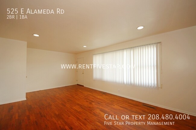 Building Photo - Cozy Upstairs Apartment Available! Visit r...