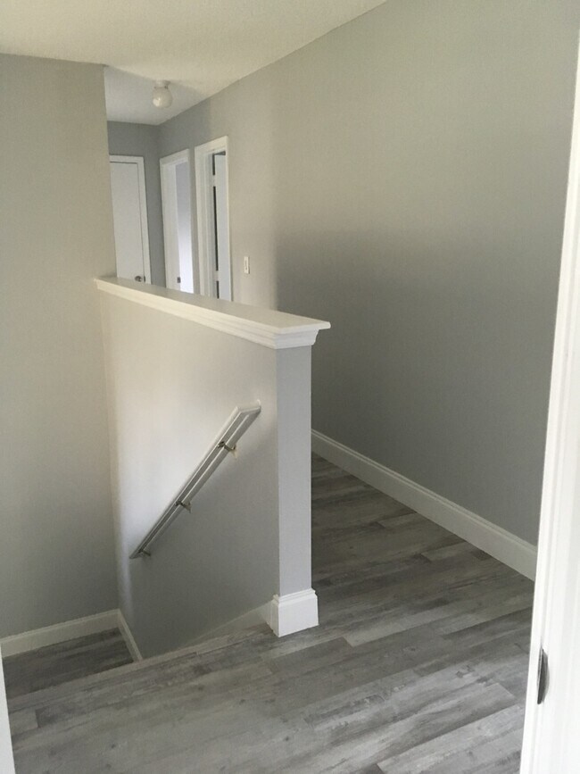 Building Photo - Updated Spacious Home in Oviedo