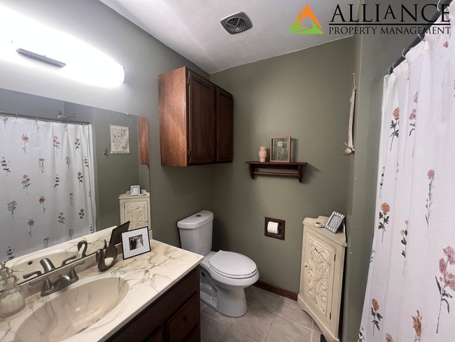 Building Photo - Beautiful Home with Easy Access to Ft. Riley!