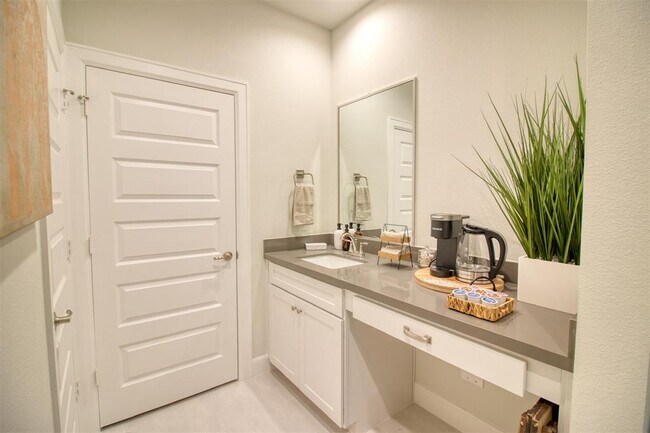 Building Photo - 2806 Grand Fountains Dr