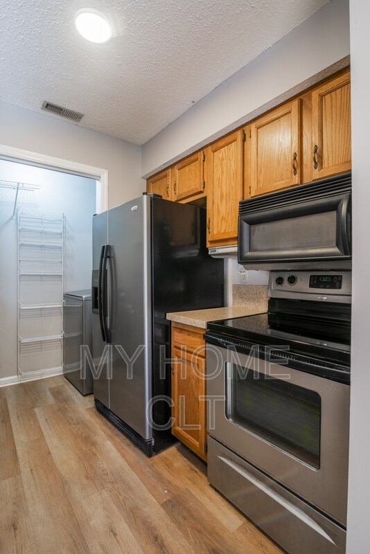 Building Photo - 8117 Tremaine Ct