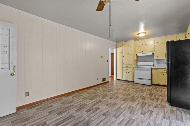 Building Photo - 4010 Emerald Lake Dr