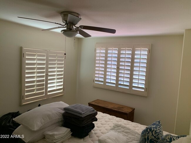 Building Photo - 6283 W Lone Cactus Dr