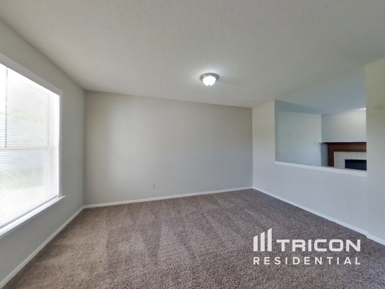 Building Photo - 10823 Firefly Cir
