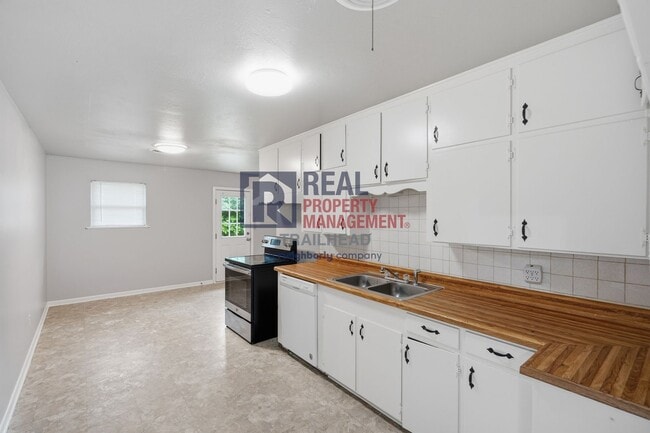 Building Photo - Updated 3-Bedroom Home with Spacious Fenced Backyard in Benbrook