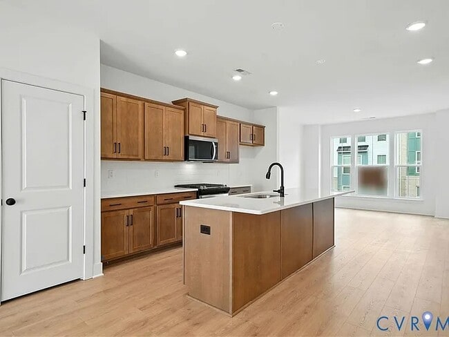 Building Photo - 15315 Sunray Aly