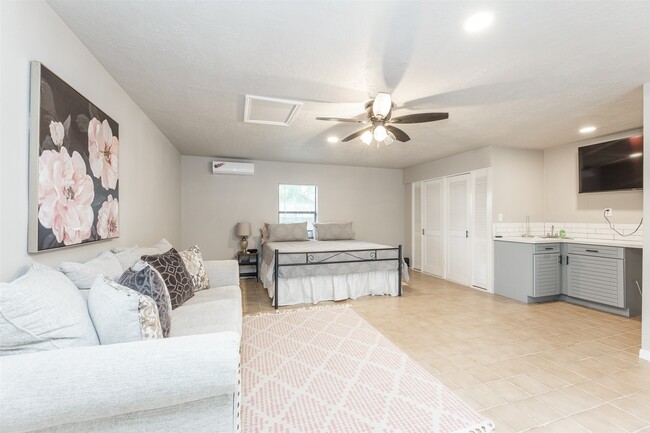 Building Photo - 603 Woodpark Dr