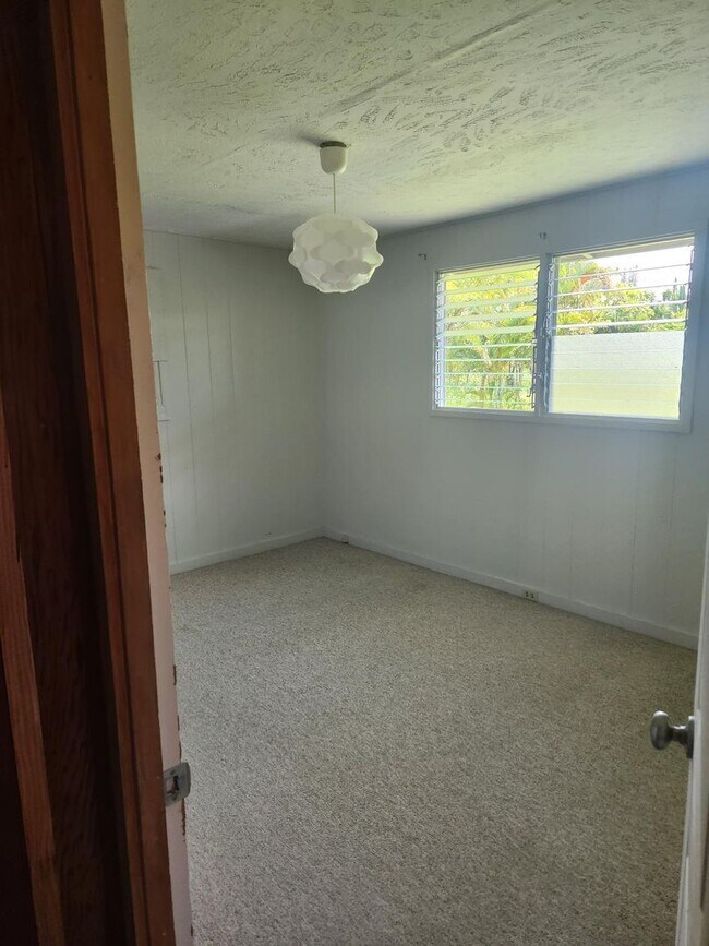Building Photo - 3 Bedroom, 2 Bath Home in Hilo