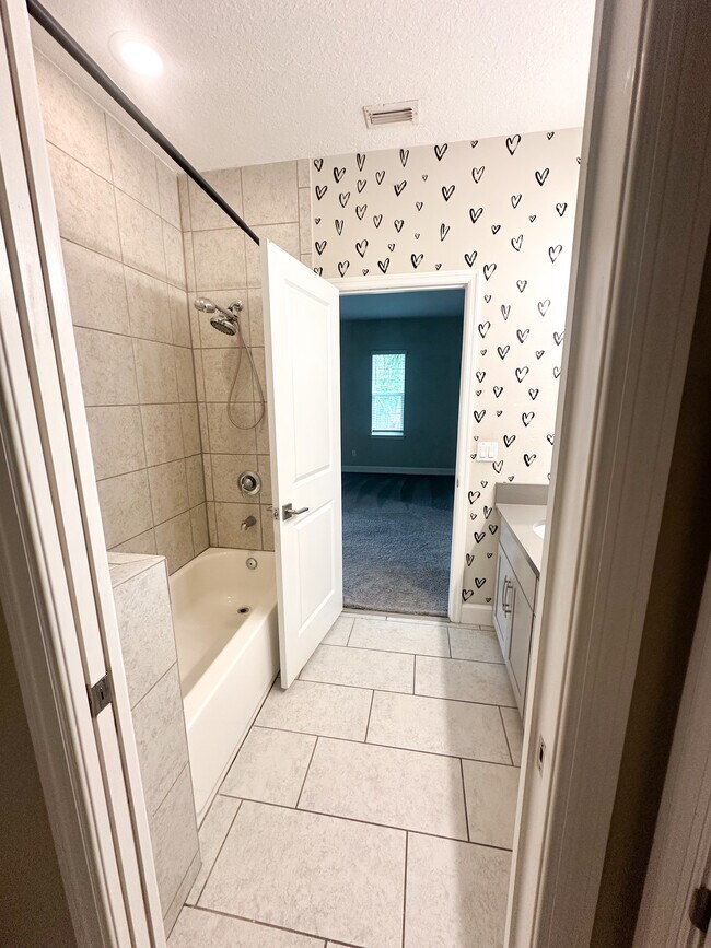 Building Photo - Longwood Townhouse