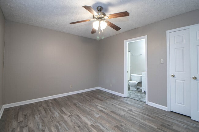 Building Photo - 131 Lillian Dr