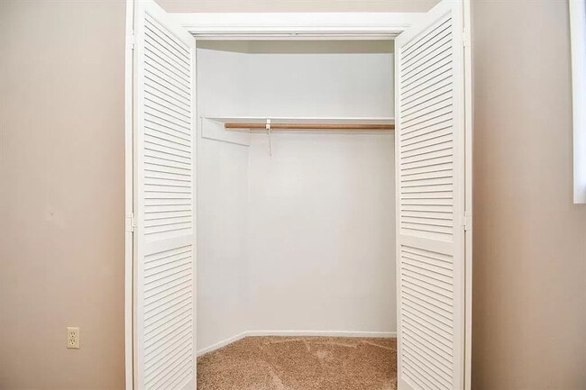 Building Photo - 10807 Sugar Hill Dr