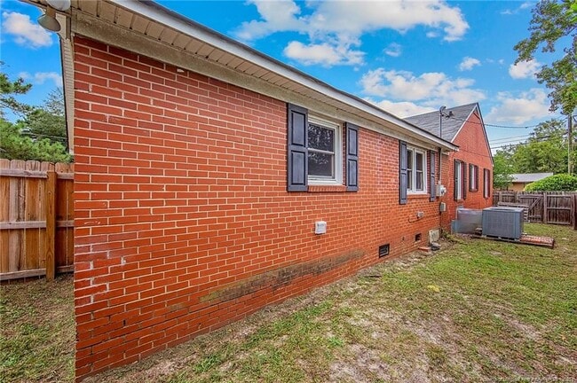 Building Photo - 1203 Turnpike Rd