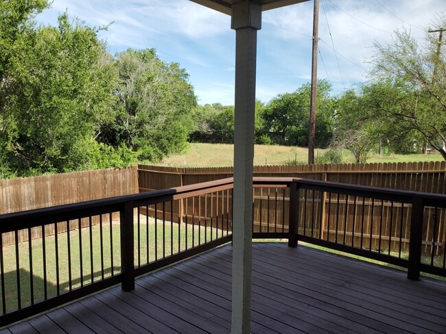 Building Photo - 10110 Raspberry Oak