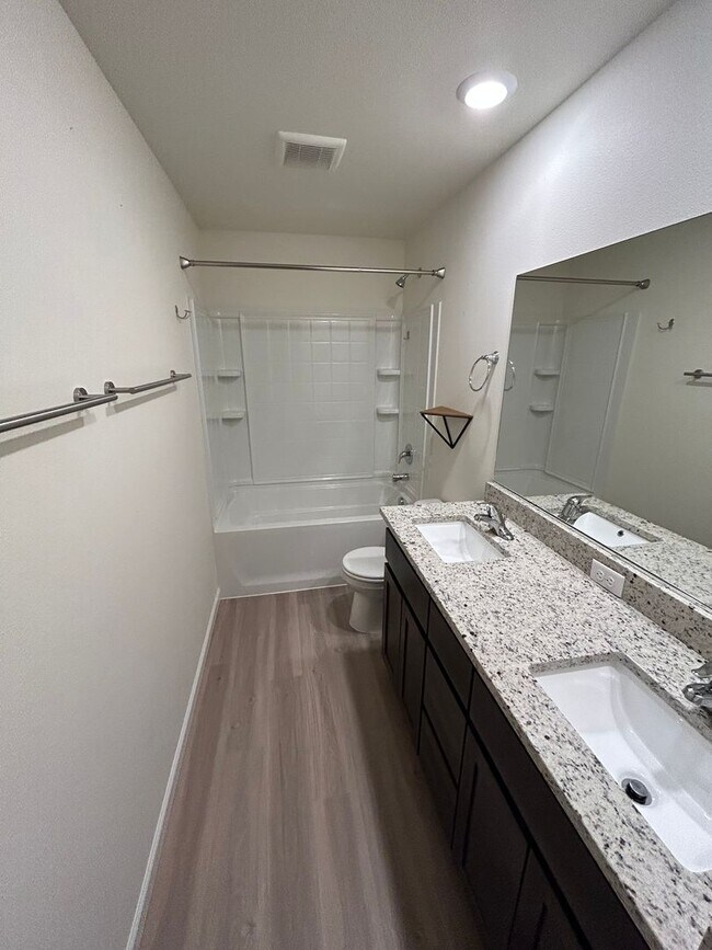 Building Photo - 2338 NW Yohn Ranch Dr